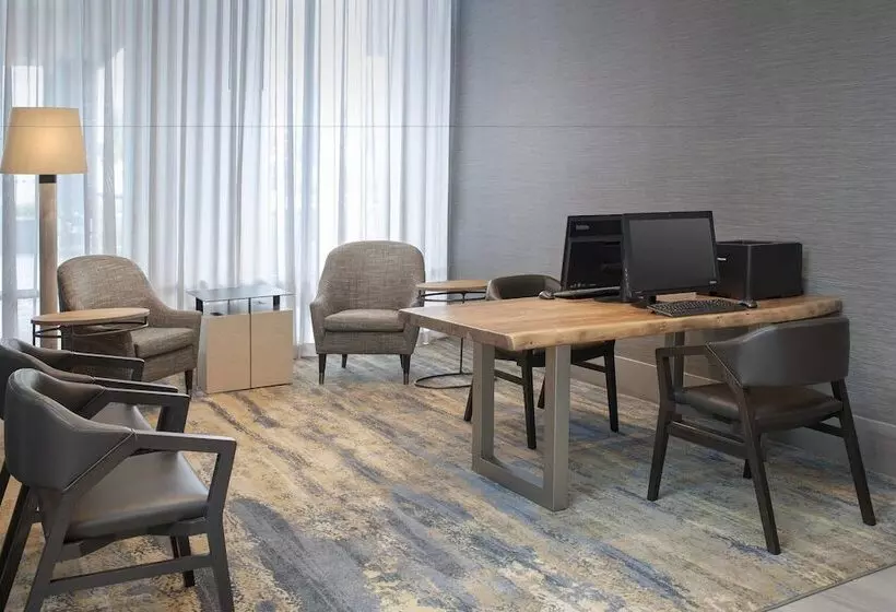 Delta Hotels By Marriott Seattle Everett