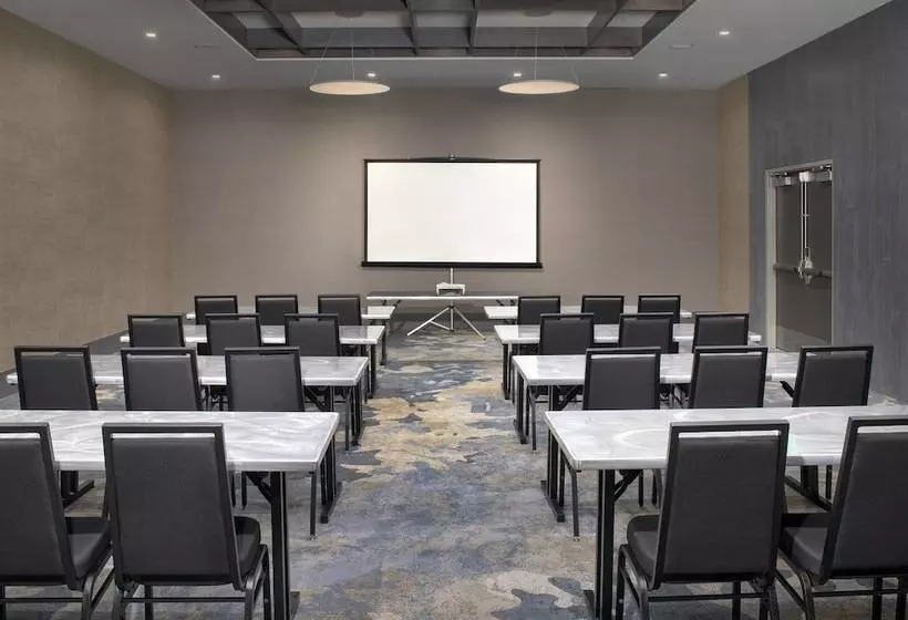 Delta Hotels By Marriott Seattle Everett