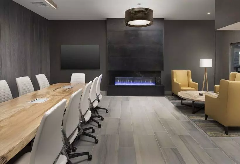 Delta Hotels By Marriott Seattle Everett