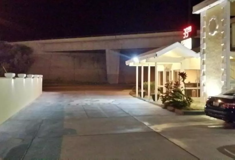 ホテル Desert Mirage Inn & Suites