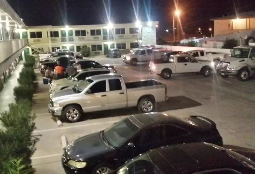 ホテル Desert Mirage Inn & Suites