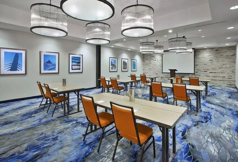 호텔 Fairfield Inn & Suites By Marriott Milwaukee Downtown