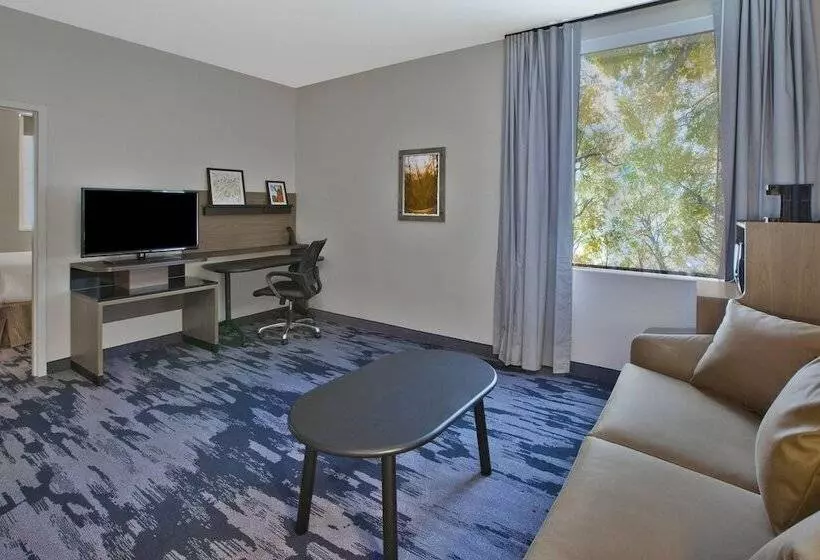 호텔 Fairfield Inn & Suites By Marriott Milwaukee Downtown