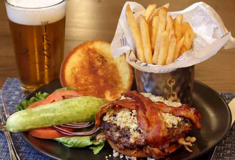 Отель Hilton Mystic