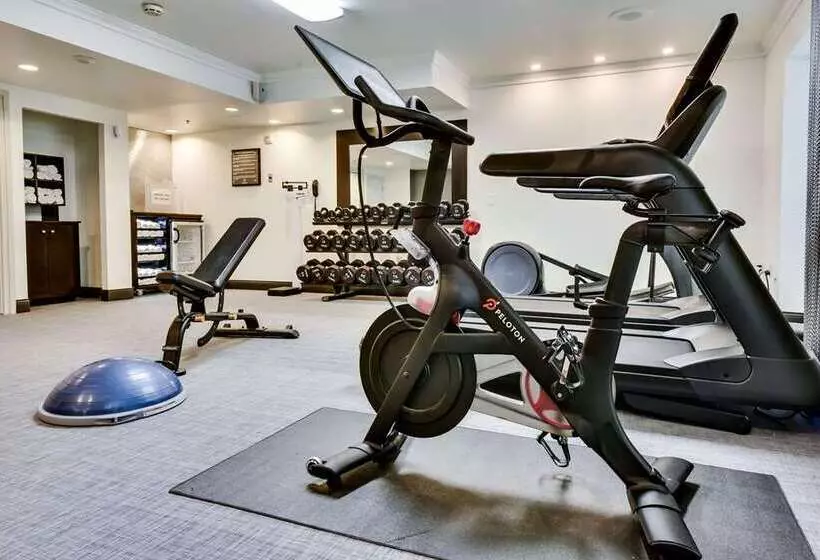 Отель Hilton Mystic