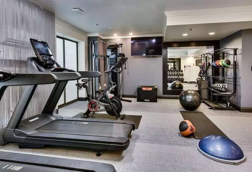 Отель Hilton Mystic