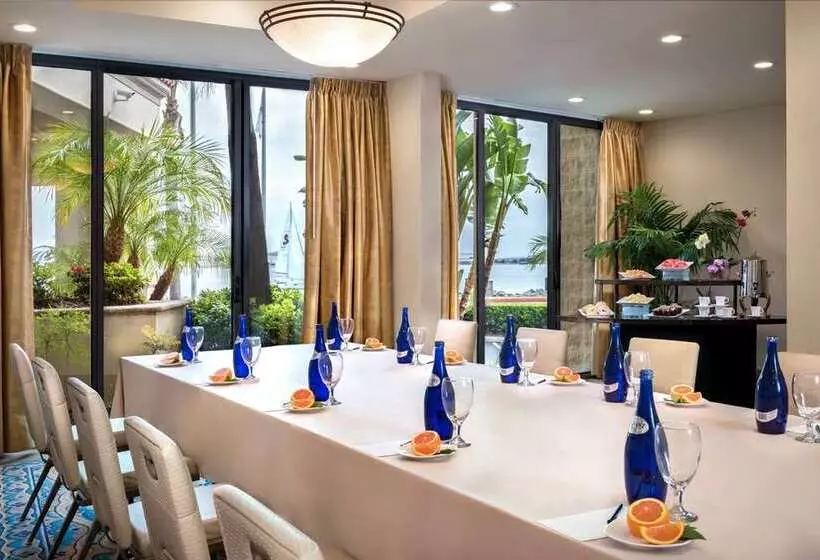 Отель Hilton San Diego Airport/harbor Island