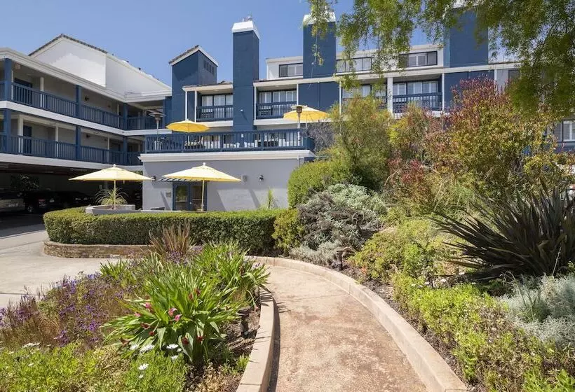 فندق Mariposa Inn And Suites