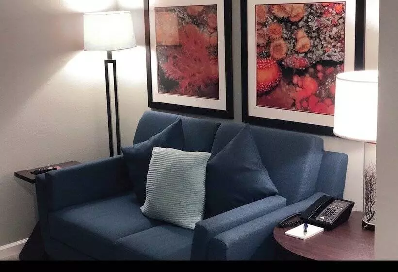 فندق Mariposa Inn And Suites