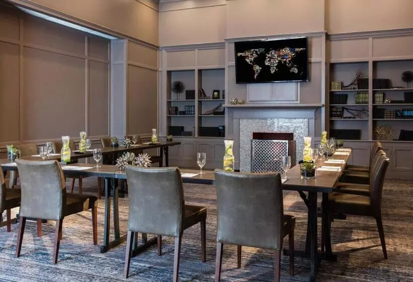 Szálloda Renaissance Waterford Oklahoma City