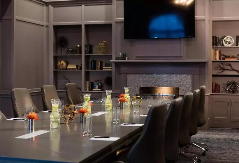 Szálloda Renaissance Waterford Oklahoma City