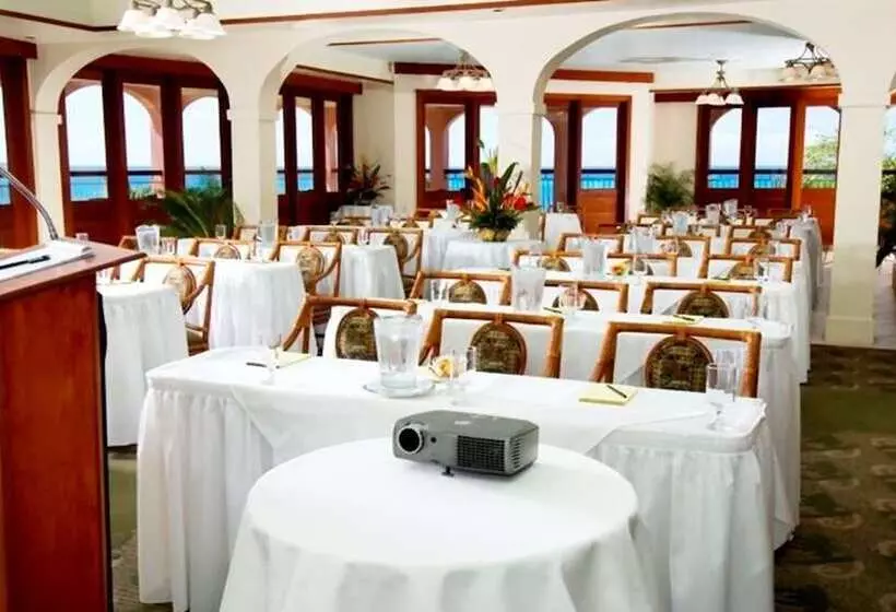 هتل The Buccaneer Beach & Golf Resort