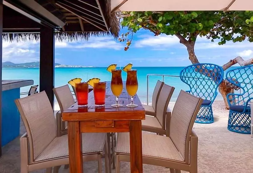 هتل The Buccaneer Beach & Golf Resort