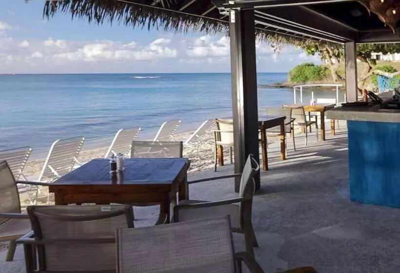 هتل The Buccaneer Beach & Golf Resort