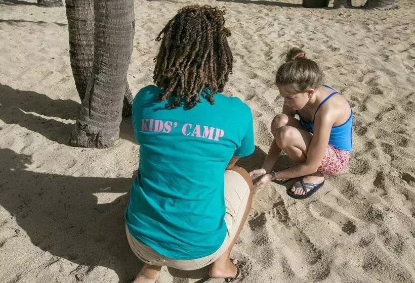 هتل The Buccaneer Beach & Golf Resort