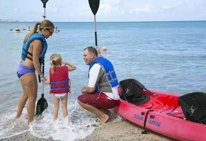 هتل The Buccaneer Beach & Golf Resort