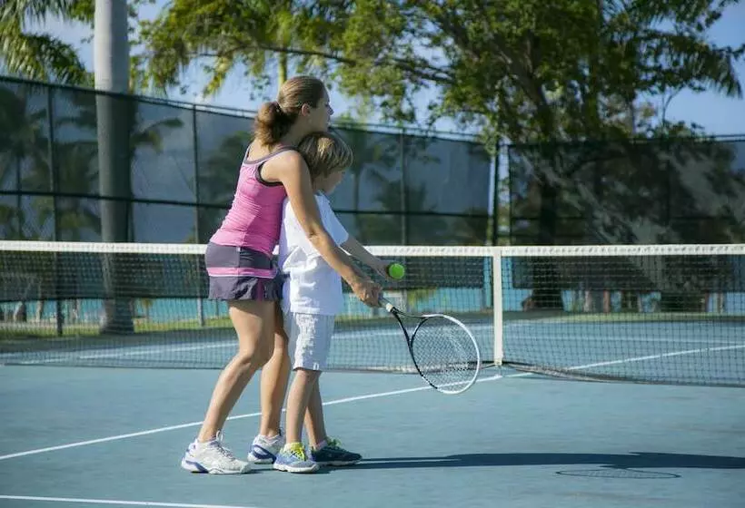 هتل The Buccaneer Beach & Golf Resort