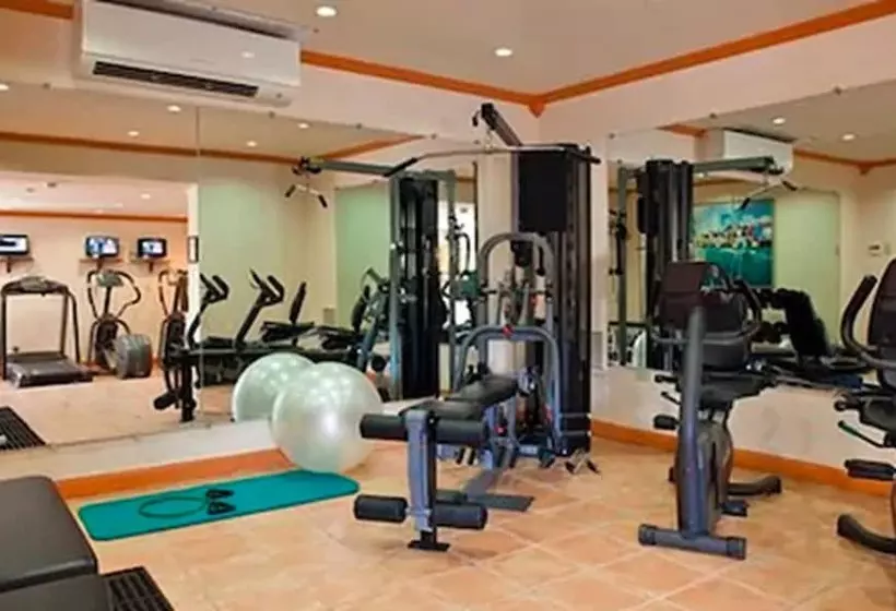 هتل The Buccaneer Beach & Golf Resort