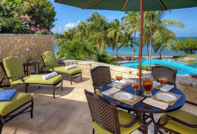 هتل The Buccaneer Beach & Golf Resort