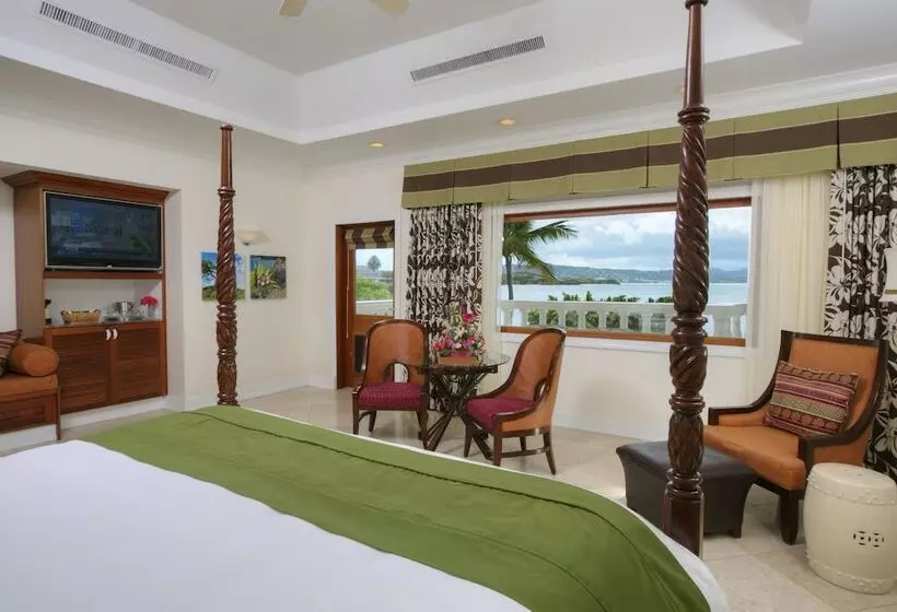 هتل The Buccaneer Beach & Golf Resort