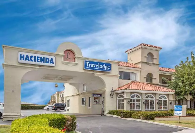 Hotel Travelodge By Wyndham Costa Mesa Newport Beach Hacienda