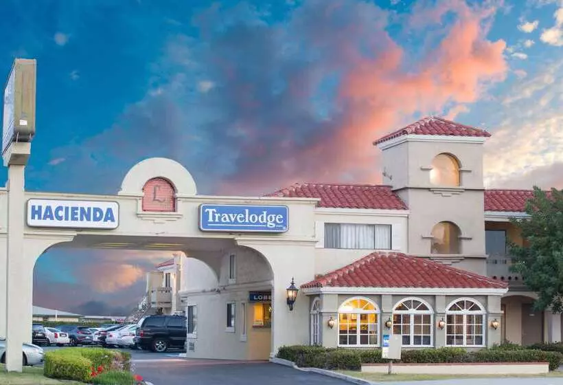 Hotel Travelodge By Wyndham Costa Mesa Newport Beach Hacienda