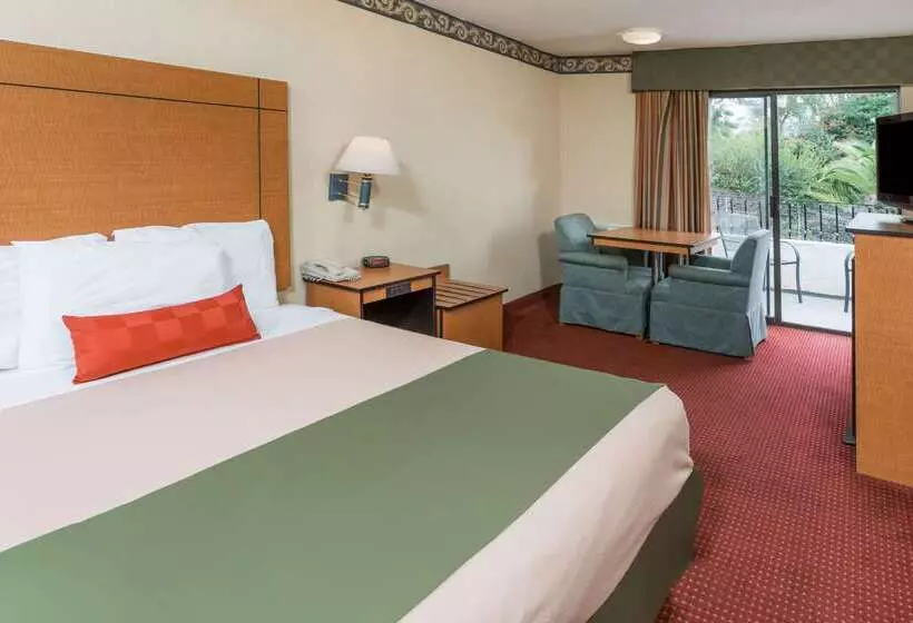 ホテル Travelodge By Wyndham San Clemente Beach