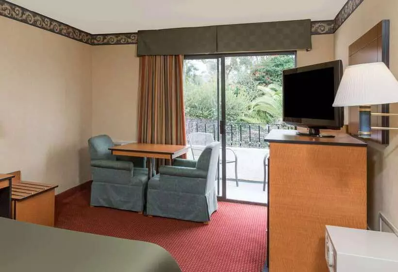 ホテル Travelodge By Wyndham San Clemente Beach