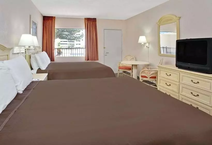 酒店 Travelodge Orlando Downtown Centroplex