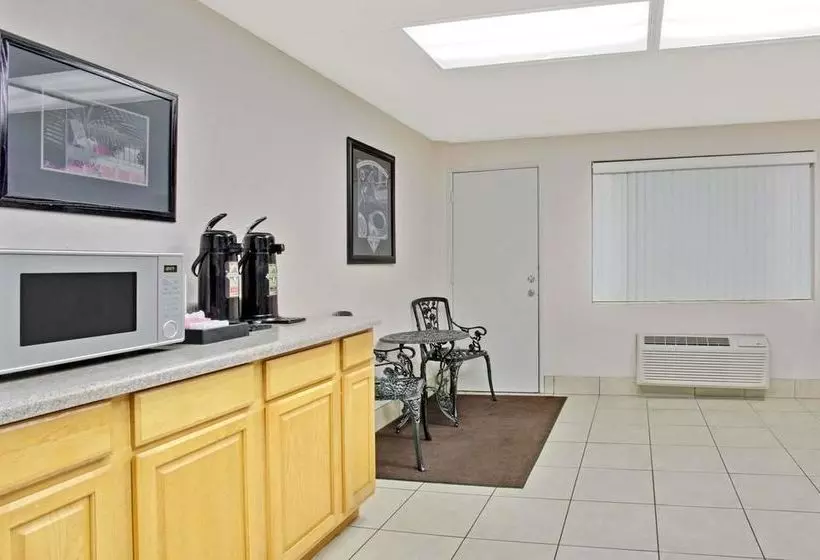 酒店 Travelodge Orlando Downtown Centroplex