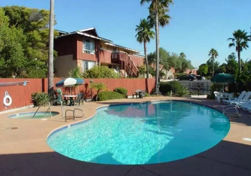 בית מלון כפרי Vagabond Inn San Luis Obispo