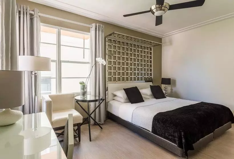 בית מלון כפרי Waldorf Towers South Beach