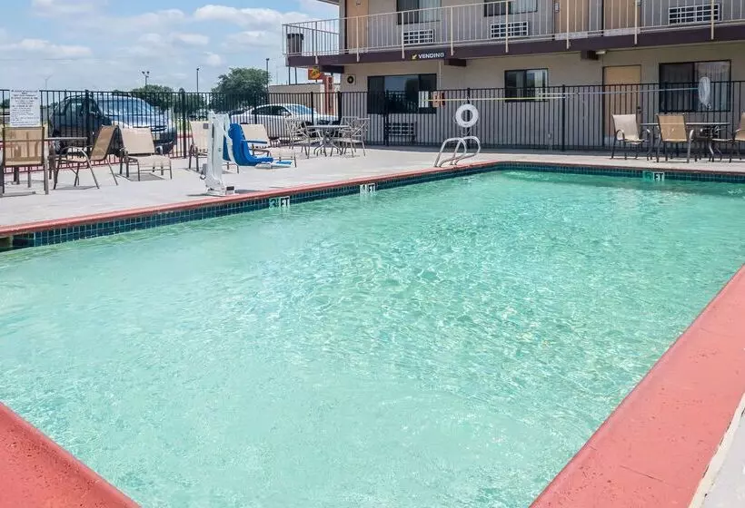 Motel 6mesquite, Tx  Rodeo  Convention Ctr