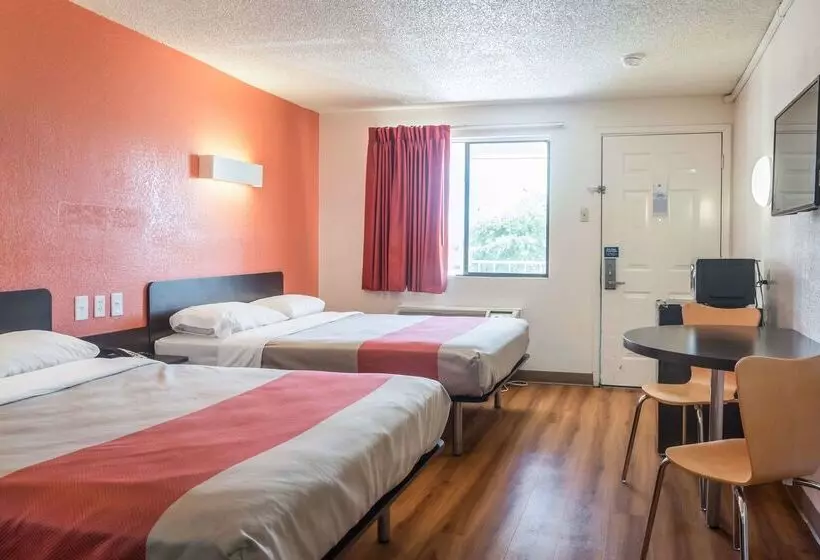 Motel 6mesquite, Tx  Rodeo  Convention Ctr