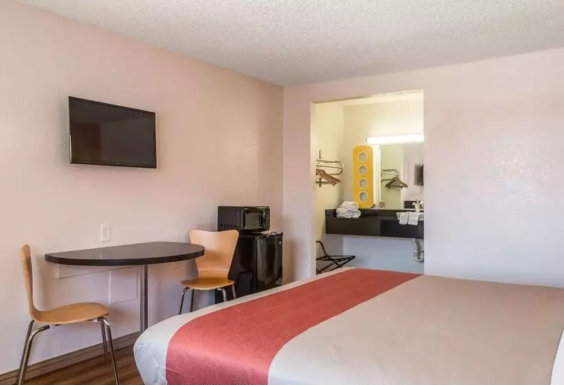 Motel 6mesquite, Tx  Rodeo  Convention Ctr