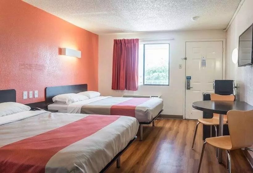 Motel 6mesquite, Tx  Rodeo  Convention Ctr