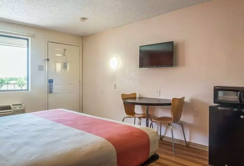 Motel 6mesquite, Tx  Rodeo  Convention Ctr