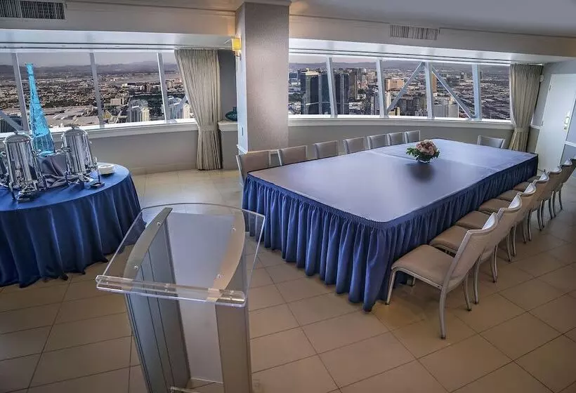 리조트 The Strat Hotel, Casino & Tower