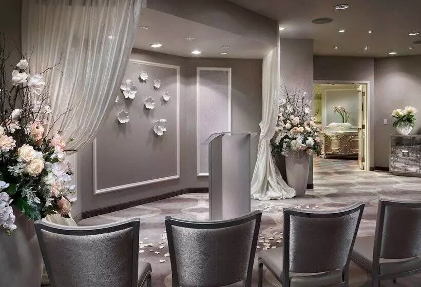 리조트 The Strat Hotel, Casino & Tower