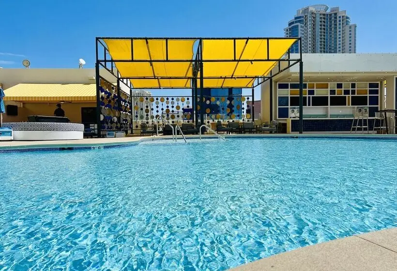 The Strat Hotel, Casino & Tower