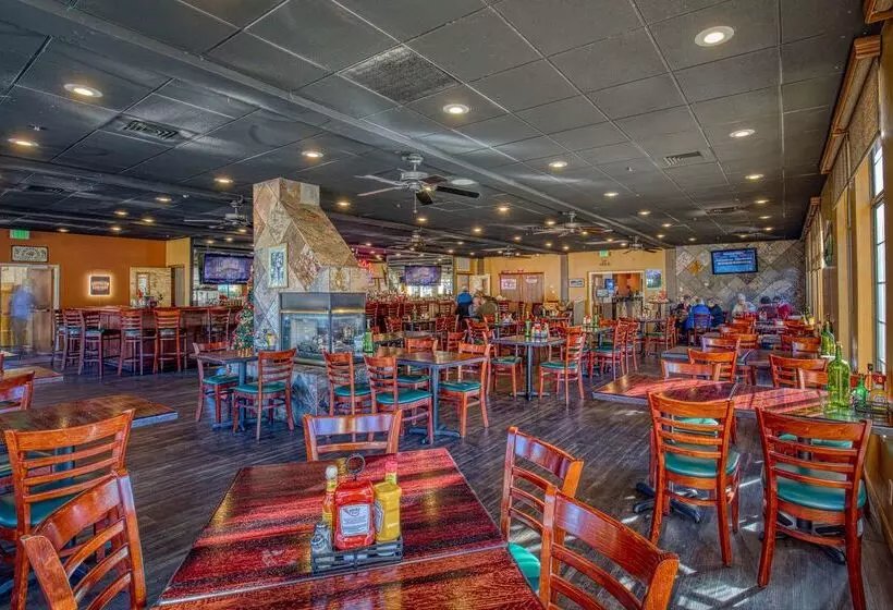 فندق Best Western Green Valley Inn