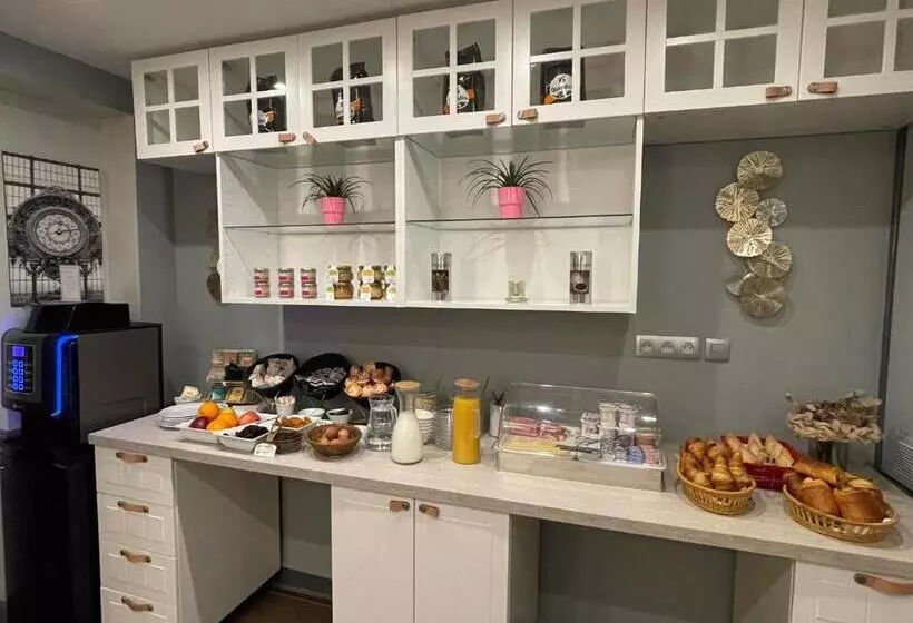 ホテル Eiffel Kensington