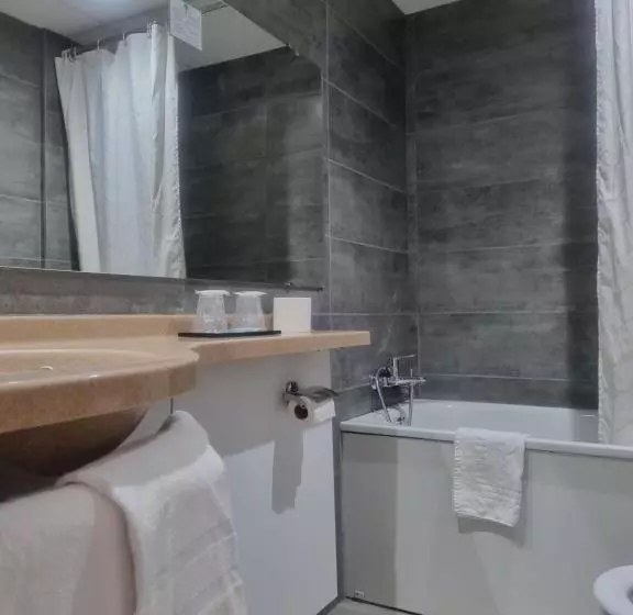 ホテル Eiffel Kensington