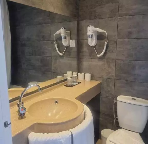 ホテル Eiffel Kensington