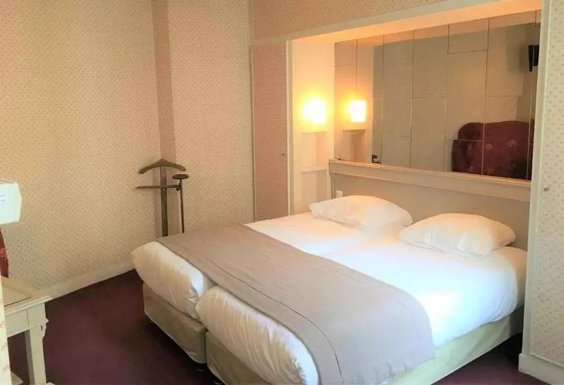 ホテル Eiffel Kensington