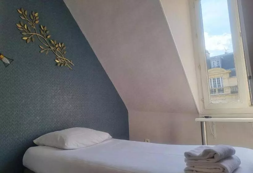 ホテル Eiffel Kensington