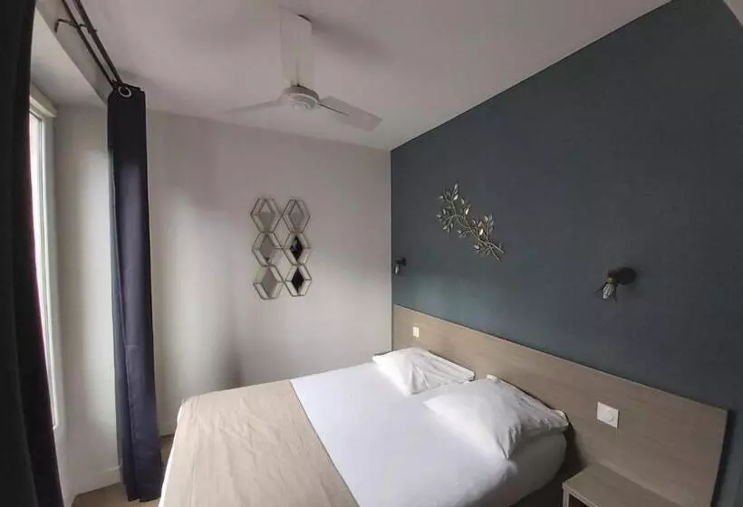 ホテル Eiffel Kensington