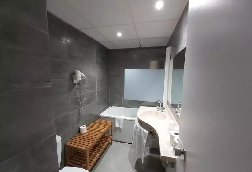 ホテル Eiffel Kensington