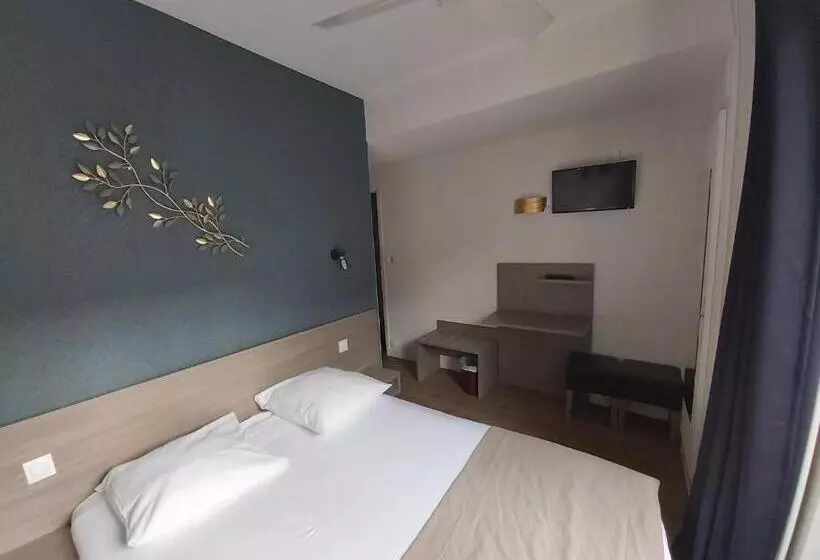 ホテル Eiffel Kensington