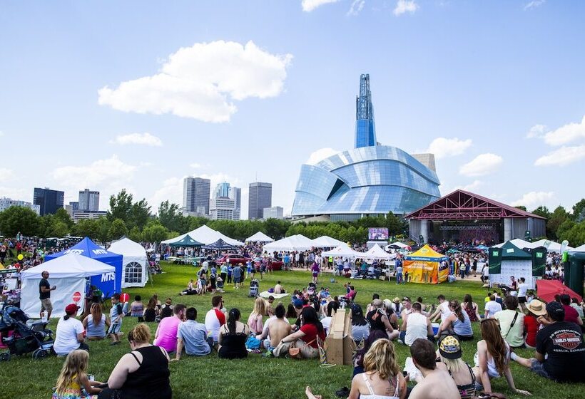 هتل Holiday Inn Winnipeg South, An Ihg